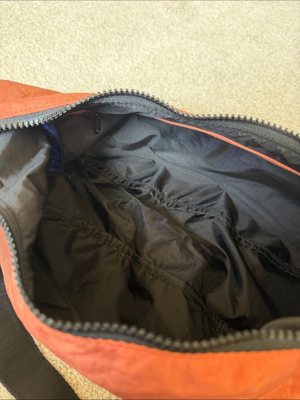 BAGGU RHUBARB NYLON CRESCENT - Picture 3 of 4